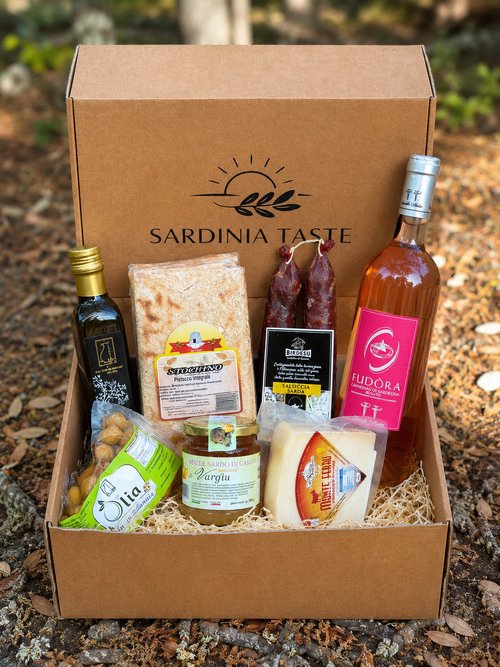 Box gourmet Sa Balentìa con vino rosato, caprino e prodotti artigianali dell'Ogliastra